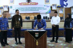 Ardito Wijaya Tandatangani MoU Antara Pemerintah Kabupaten Lampung Tengah Dengan BPJS Ketenagakerjaan img 20251001 wa0082