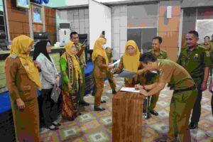 Candra Puasati Pimpin Rapat Pertemuan Tim Percepatan Penurunan Stunting Lampung Tengah img 20251006 wa0045