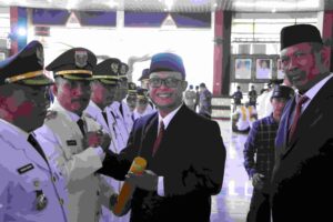 BUPATI ARDITO LANTIK PULUHAN PEJABAT, TEKANKAN JIWA PETARUNG DAN KESIAPAN DIEVALUASI img 20251008 wa0008