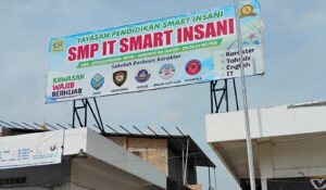 Dengar Aduan Masyarakat, PLT Kadis DPMPTSP Lamteng Kunjungi SMP IT SMART INSANI img 20251020 wa0055