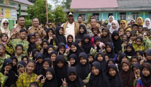 PLT Bupati Lamteng Bagikan Susu Gratis Kepada Siswa SDN 2 Slusuban img 20260106 wa0033