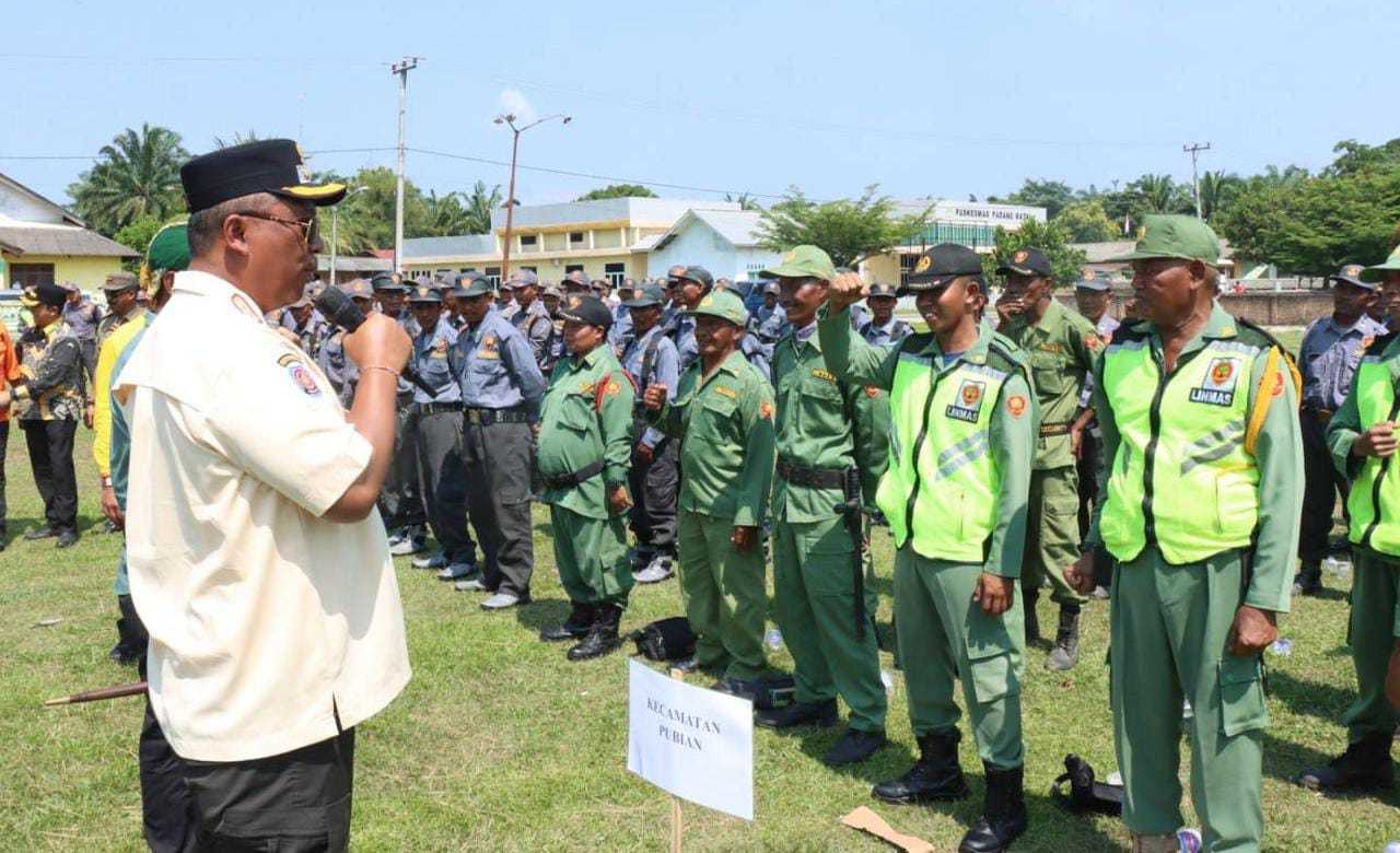Wakil Bupati Hadiri Gelar Peningkatan Dan Pembinaan LINMAS Di Lapangan Merdeka Padang Ratu img 20251009 wa0067
