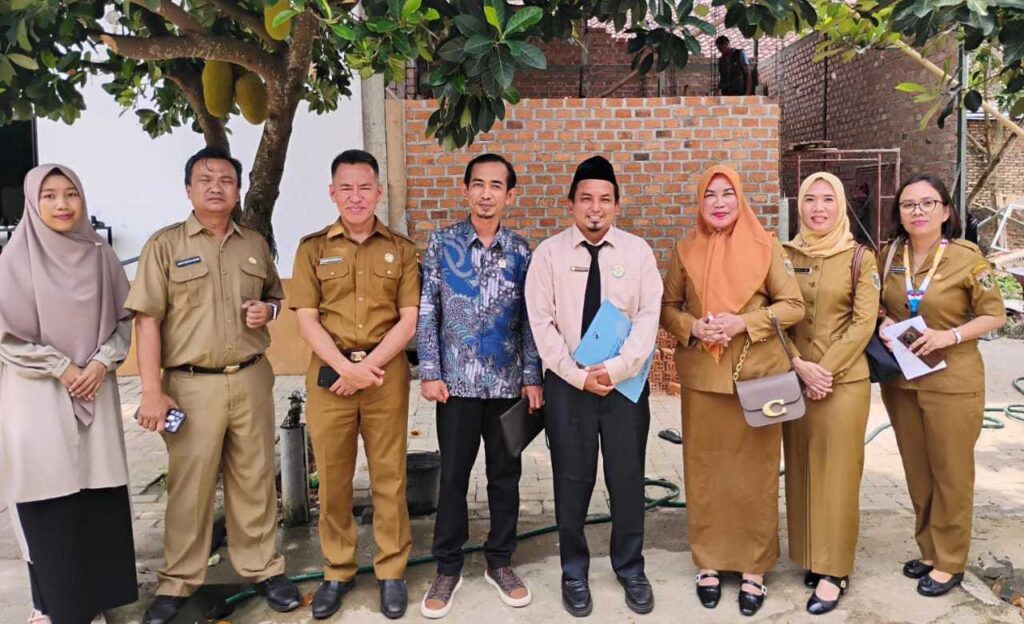 Dengar Aduan Masyarakat, PLT Kadis DPMPTSP Lamteng Kunjungi SMP IT SMART INSANI